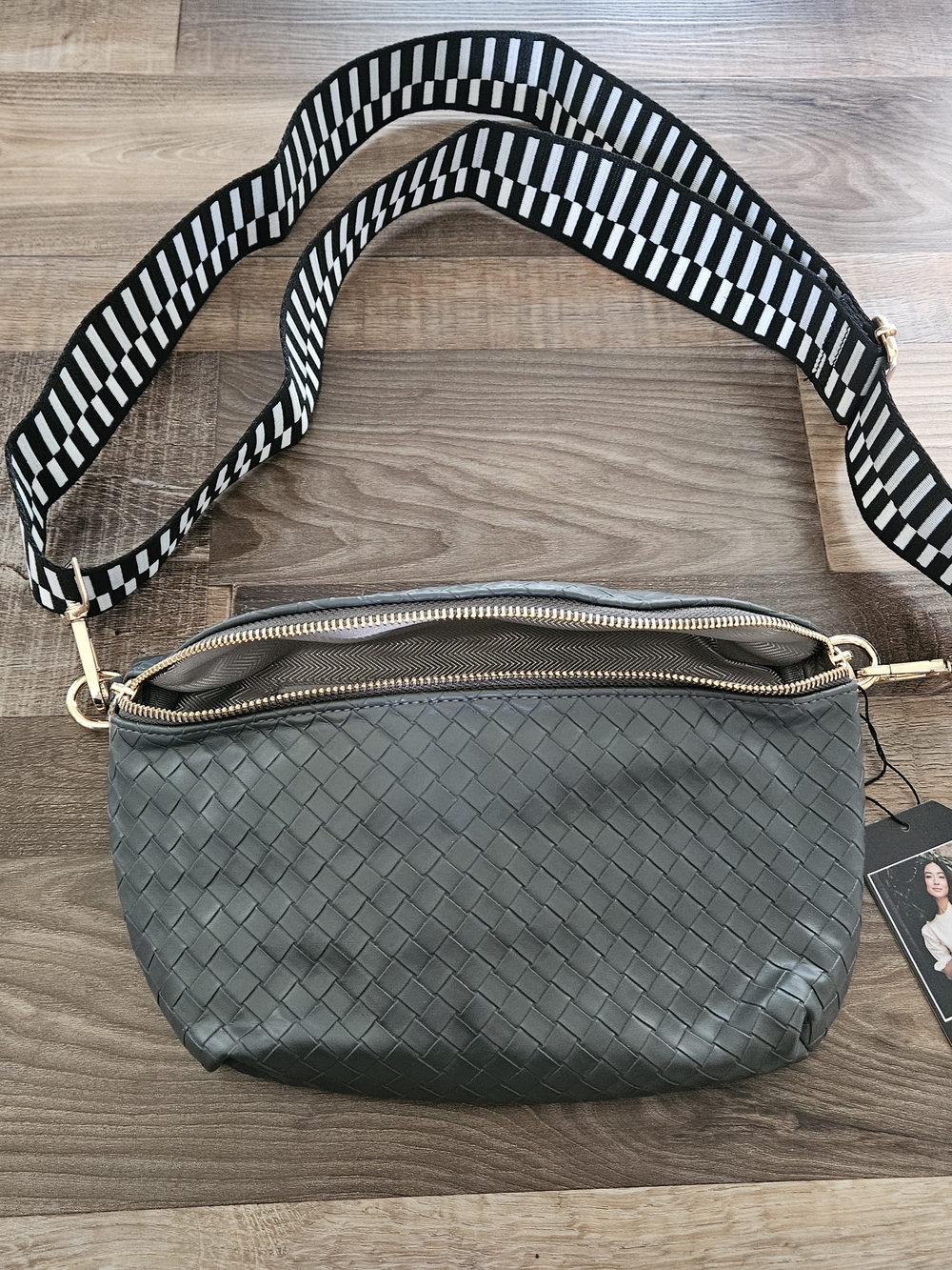 Woven Crossbody Bag with Adjustable Graphic Strap - Black